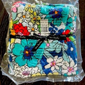 Vera Bradley Throw Blanket NWT Far Out Floral still in packaging